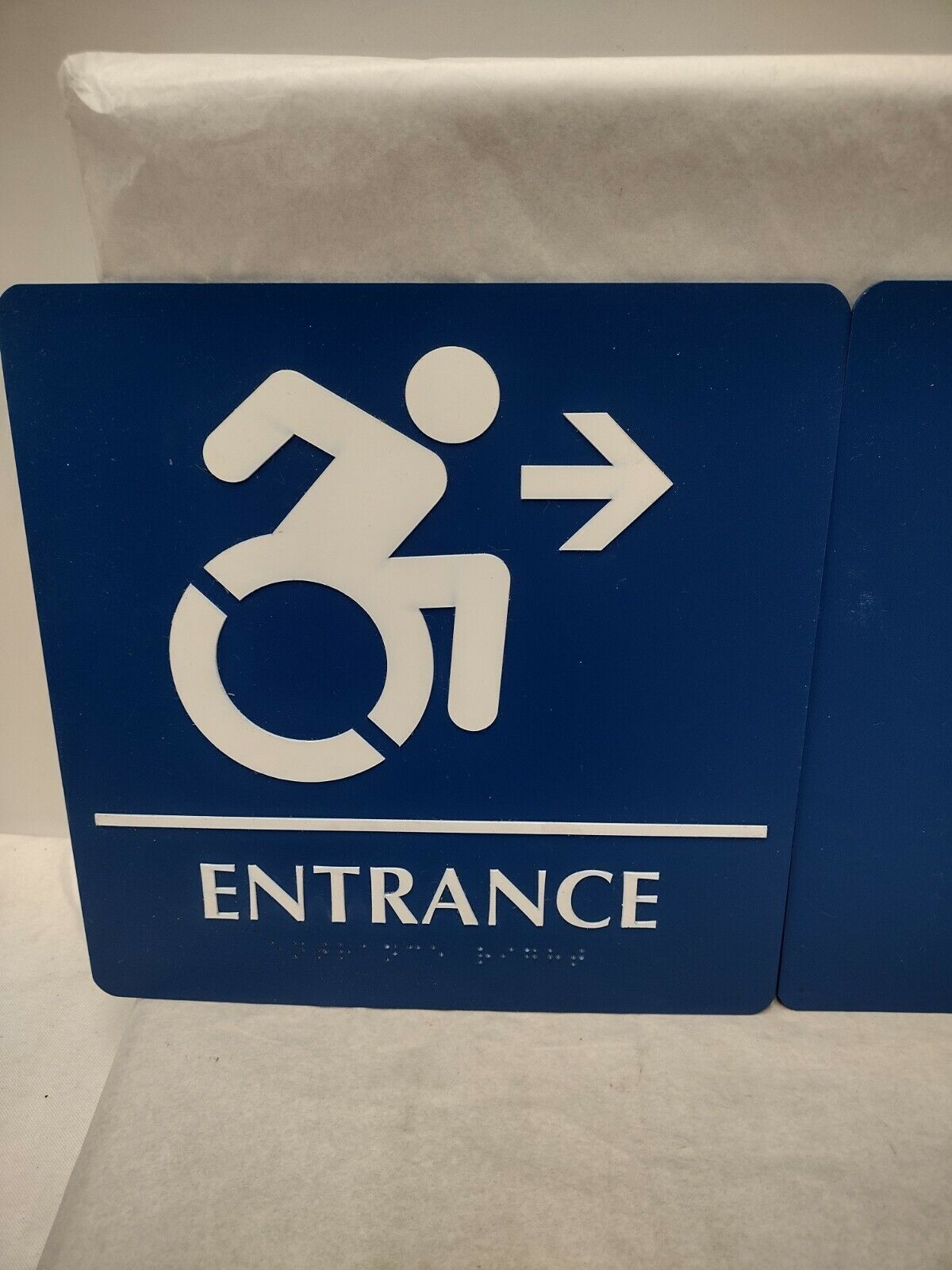 Handicap Accessible/ Entrance Signs w/Right Arrow 9X9IN./Plastic