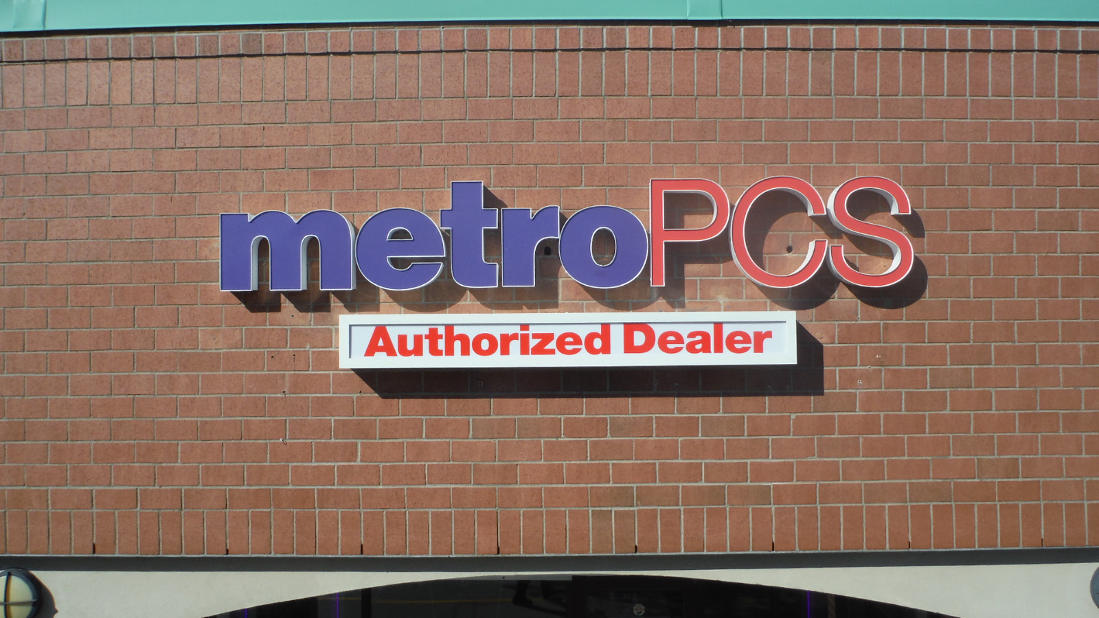 metro PCS sign letters