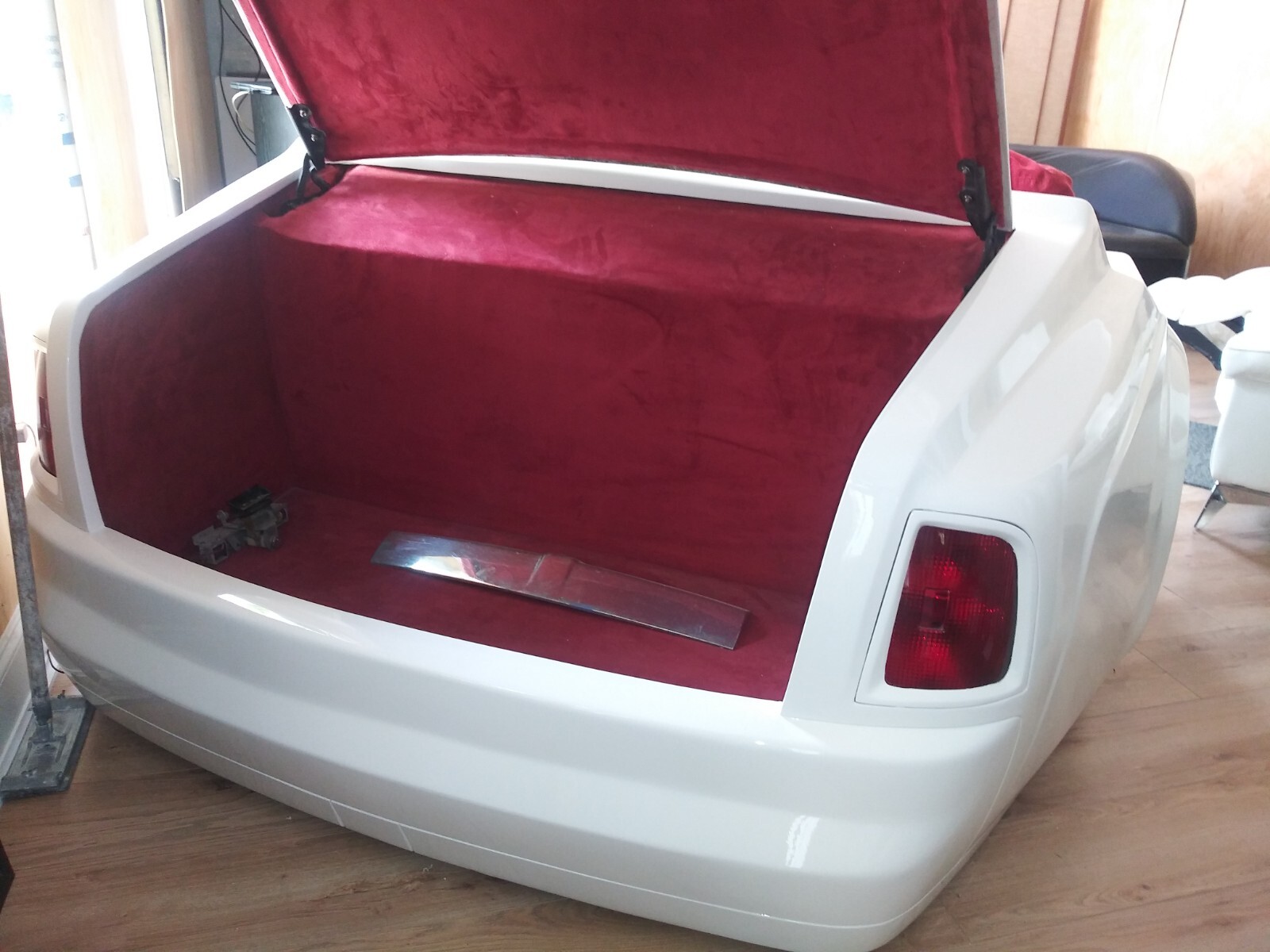 UPHOLSTERY SERVICE, Car Signs, Restaurant Bar, Nightclub & car Furniture