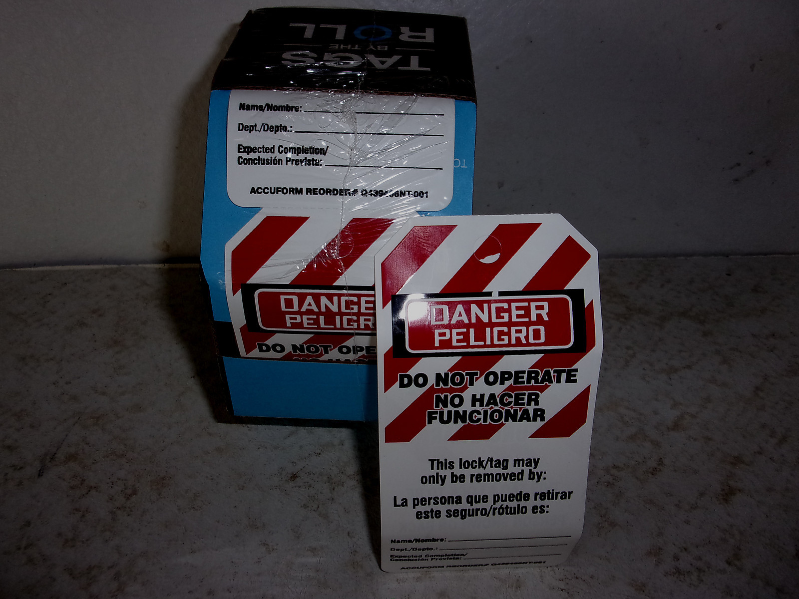 Accuform Signs TAR655 Bilingual Tags By-The-Roll – Danger Do Not Operate