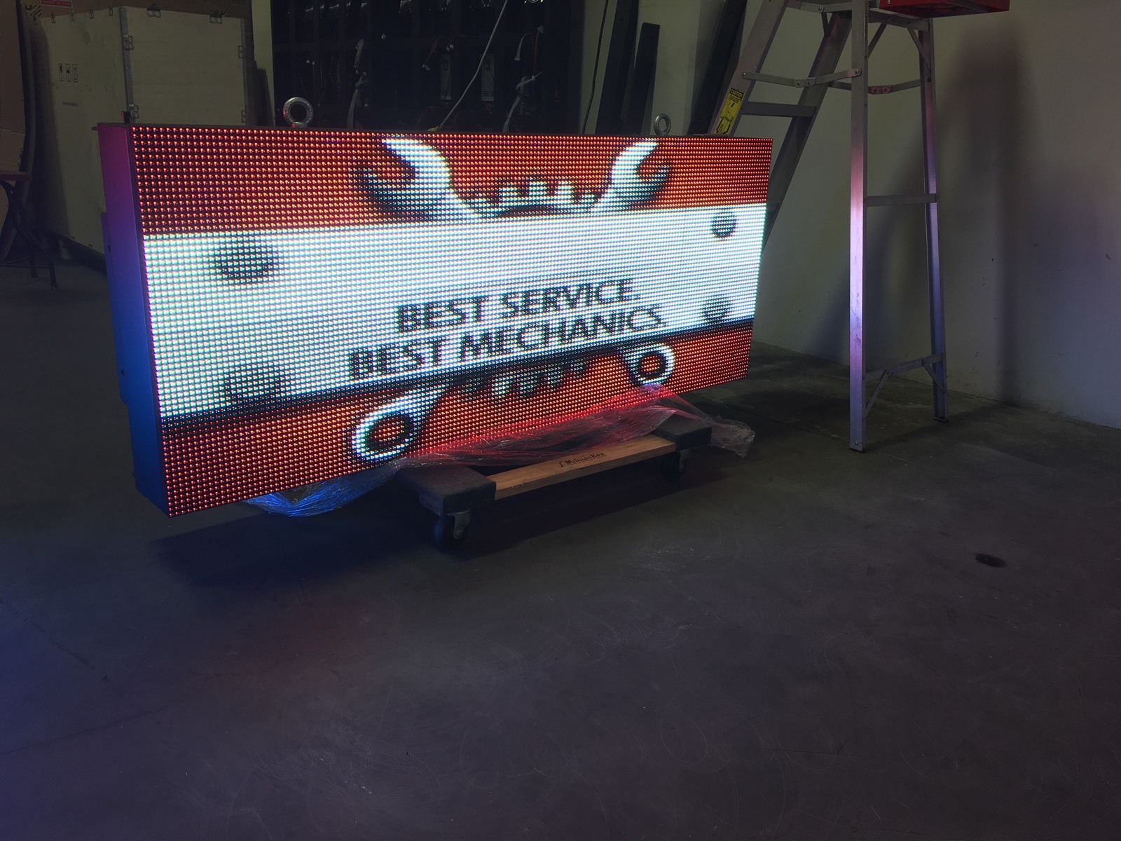 1 sided UHD 2’x6′ LED Full-Color WIRELESS 10mm programmable message sign OUTDOOR