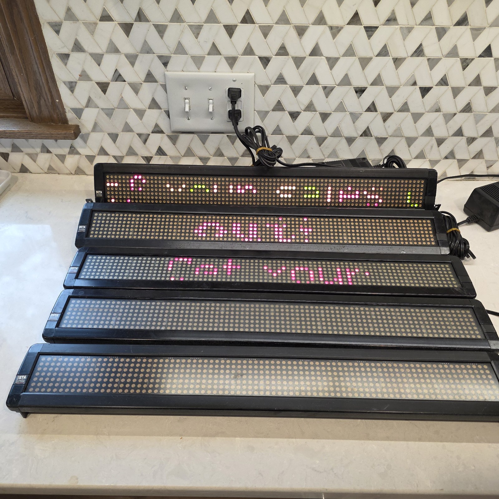 Lot Of 5 Adaptive Micro Systems 213C-1 Scrolling LED Signs 3 Power Supplies