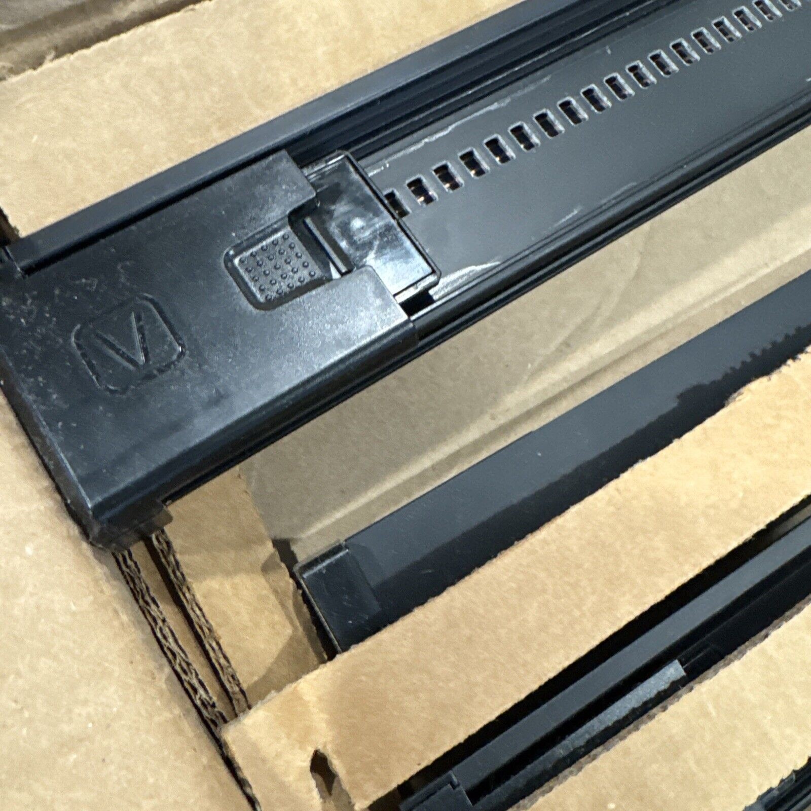 Vusion Group Digital Display Rail Set 48″ *rails only* Pack of 40
