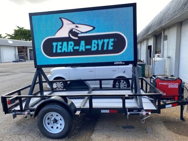 Full Color Programmable LED Sign Board on Trailer – 4′ High x 8′ Wide – USA Made