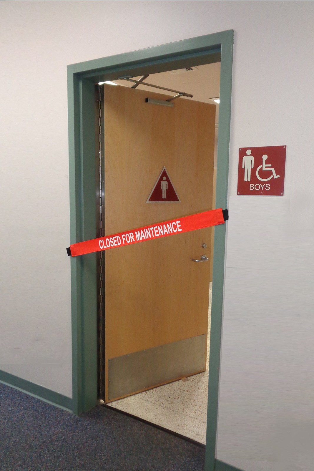 CLOSED FOR MAINTENANCE – Safety Signs with Magnetic Ends