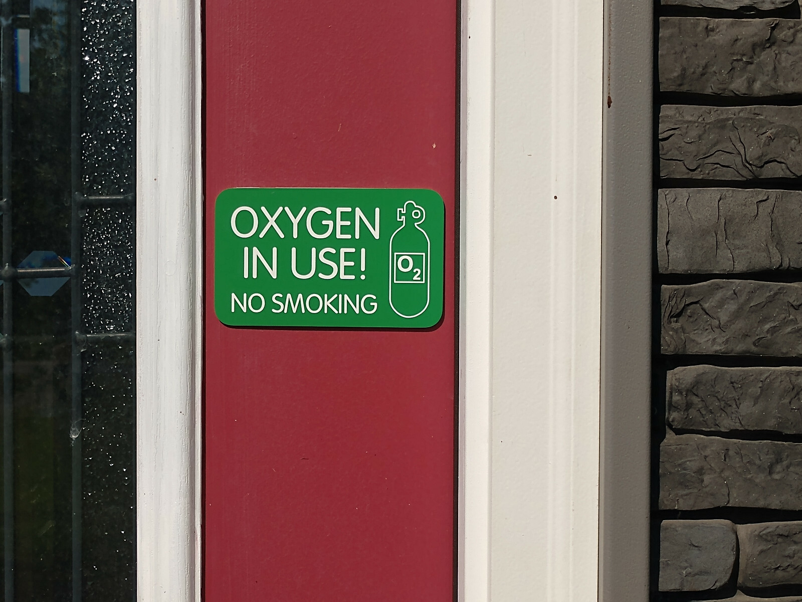 Engraved 3×5 OXYGEN IN USE House Sign / Front Door Danger Warning Smoking Plaque