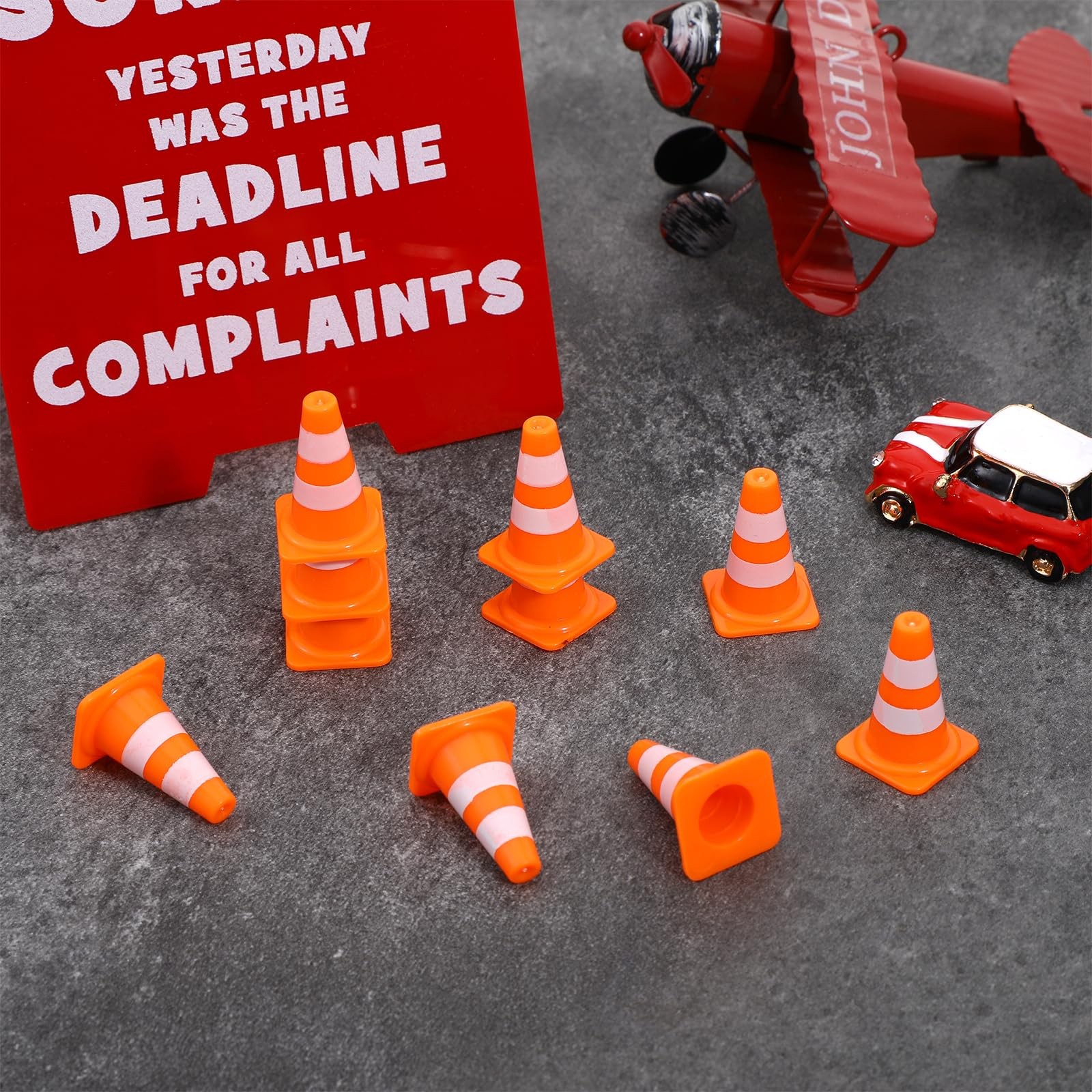 30 Pcs Mini Traffic Cones, 1″ 2.5cm x 1.5cm (L x W), Height: ~2.12cm, Orange