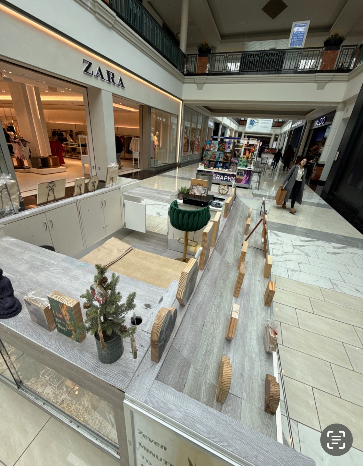 Mall kiosk 10X10 (with light up sign)