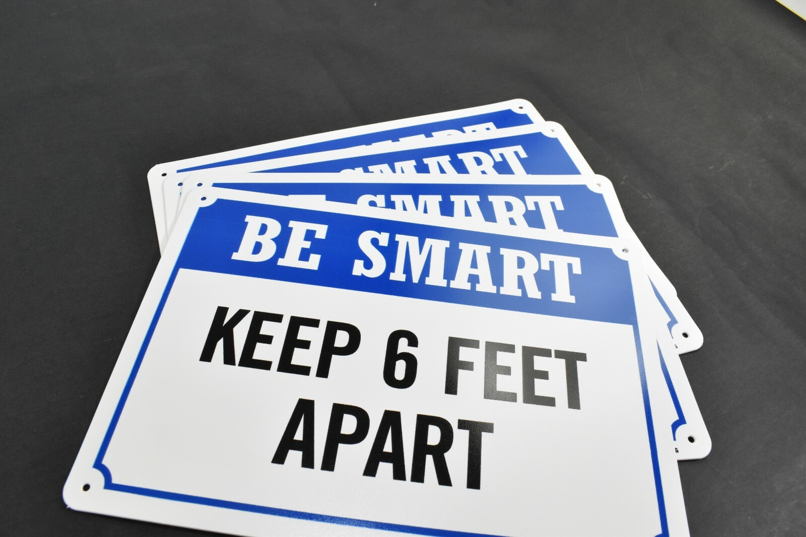 (LOT OF 20) Social Distancing Signs Be Smart Keep 6 Feet Apart 10″x14″ Plastic