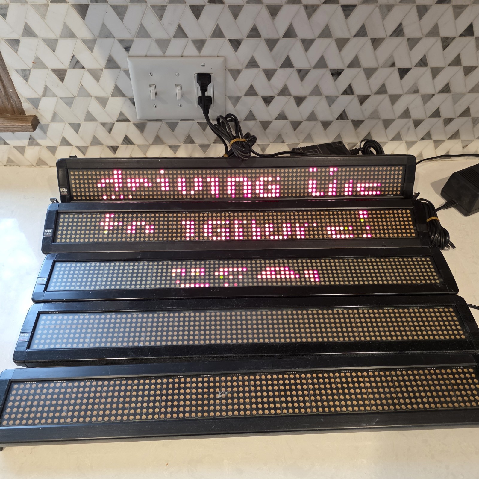 Lot Of 5 Adaptive Micro Systems 213C-1 Scrolling LED Signs 3 Power Supplies