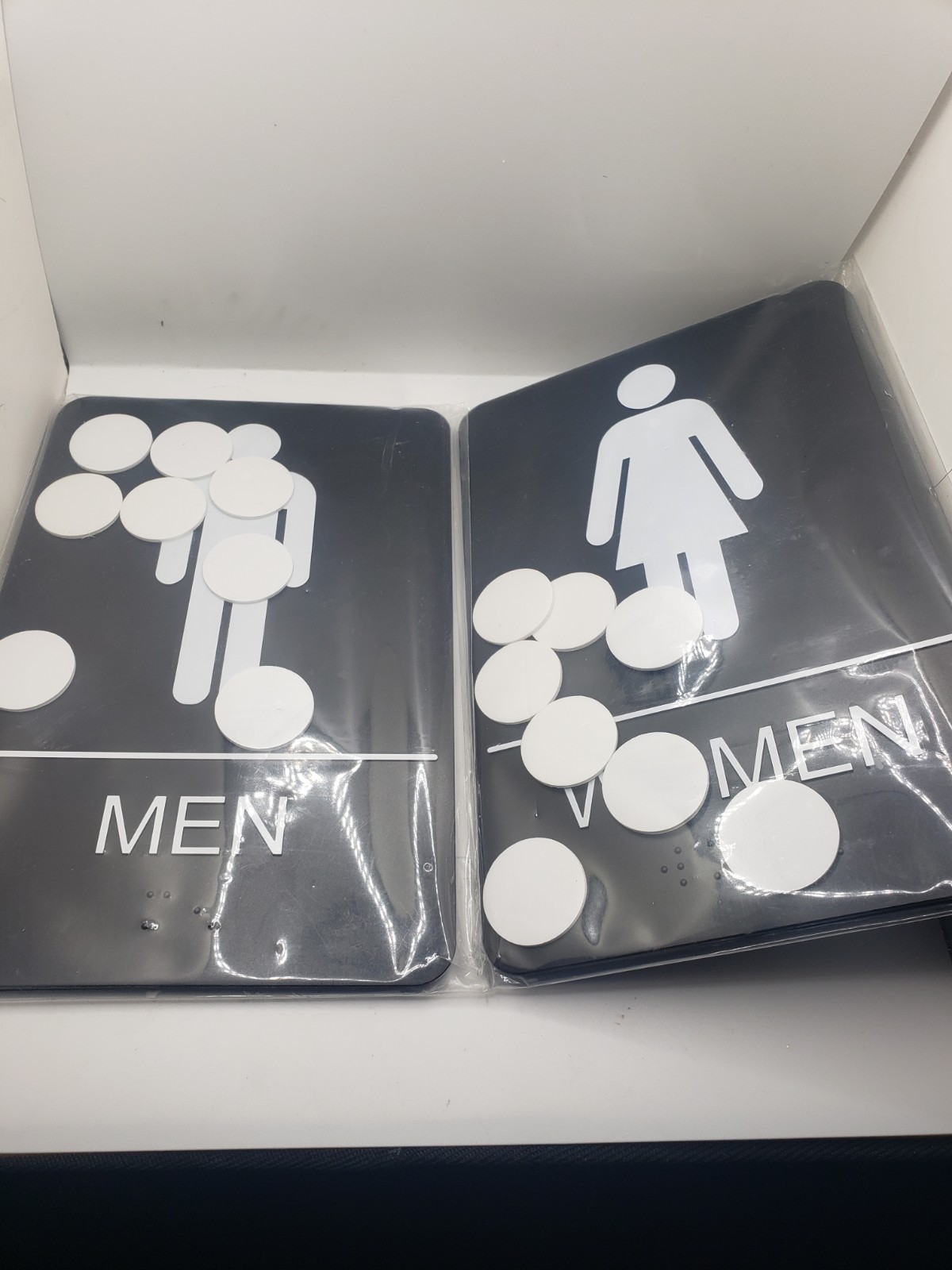 2-Pack 6×9-inch Mens Womens Bathroom Signs ADA Compliant with Braille