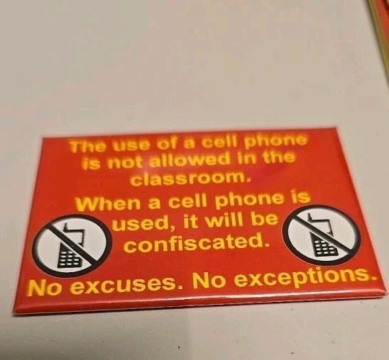 3″ x 2″ Vinyl Adhesive Decal “No Cellphone Use In Classroom”