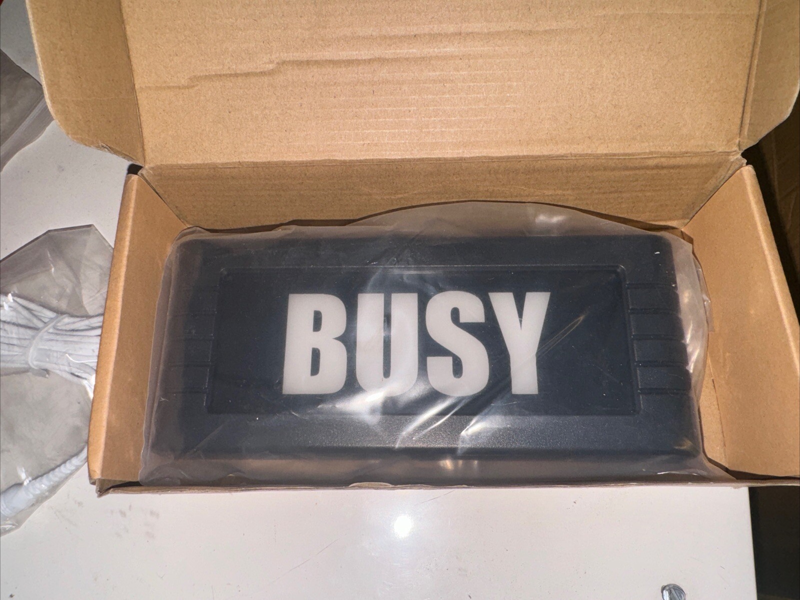 BusyBox Smart Sign – Standard Bluetooth Do Not Disturb Sign with 6 Messages