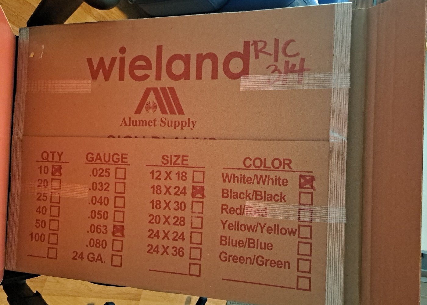 Wieland White Aluminum Sign Blanks,18″×24″×.063, .75 Radius Corners, 10 pack