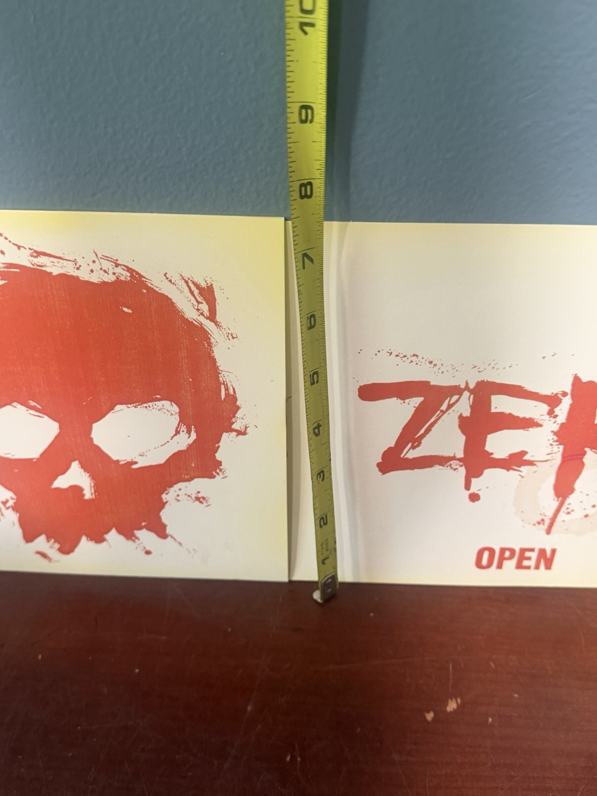 Zero Skateboard Hanging Plastic Open/Close 16 1/2×7 1/2”
