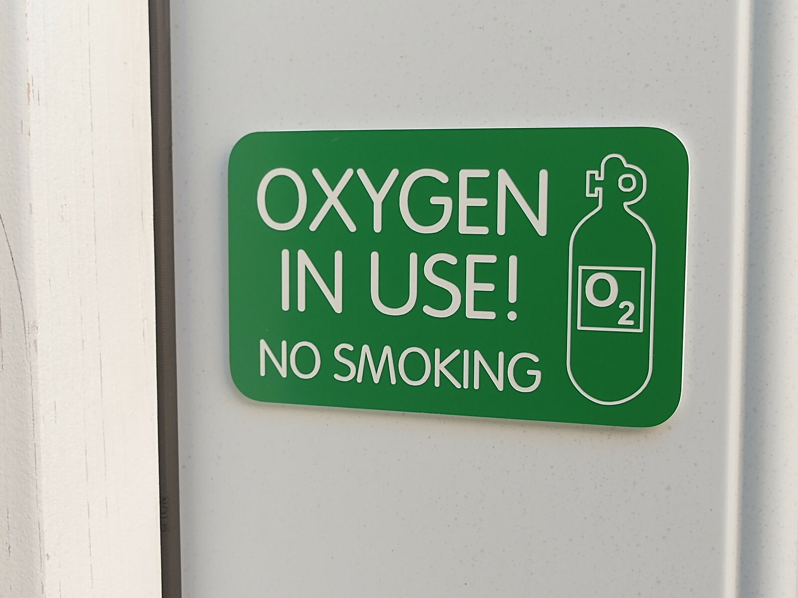 Engraved 3×5 OXYGEN IN USE House Sign / Front Door Danger Warning Smoking Plaque