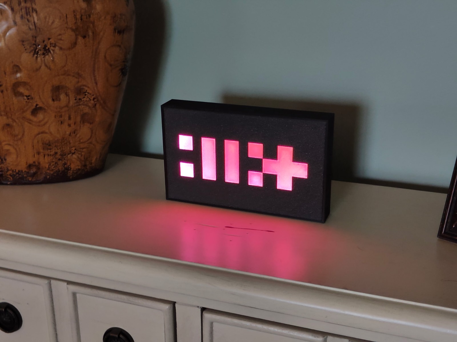 ILLIT Kpop LED Lightbox Sign – Glowing Pink ILLIT (아일릿) Logo USB Merch
