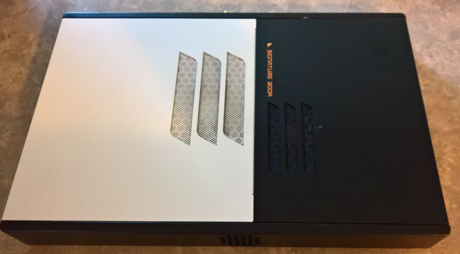 iBase SI-64 Digital Signage Player i7-3770, 128GB MLC SSD, 8GB RAM, 4-DVI Ports