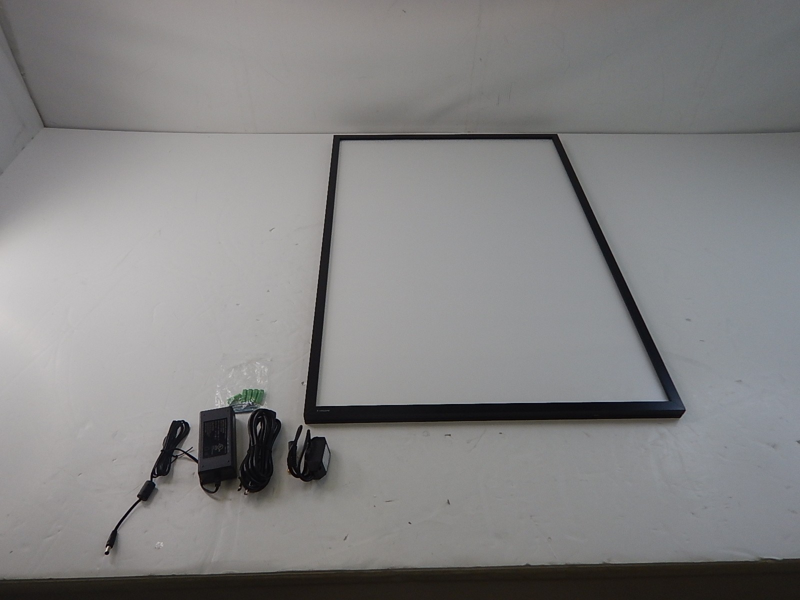 E-Hangsam 24″x36″ LED Poster Frame With Dimmer On/Off Switch – NEW/TESTED