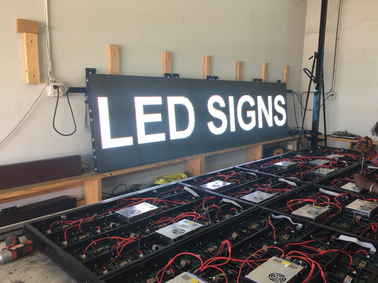 LED Sign Outdoor Full Color Programmable Message Digital HD WIFI 19” x 50”