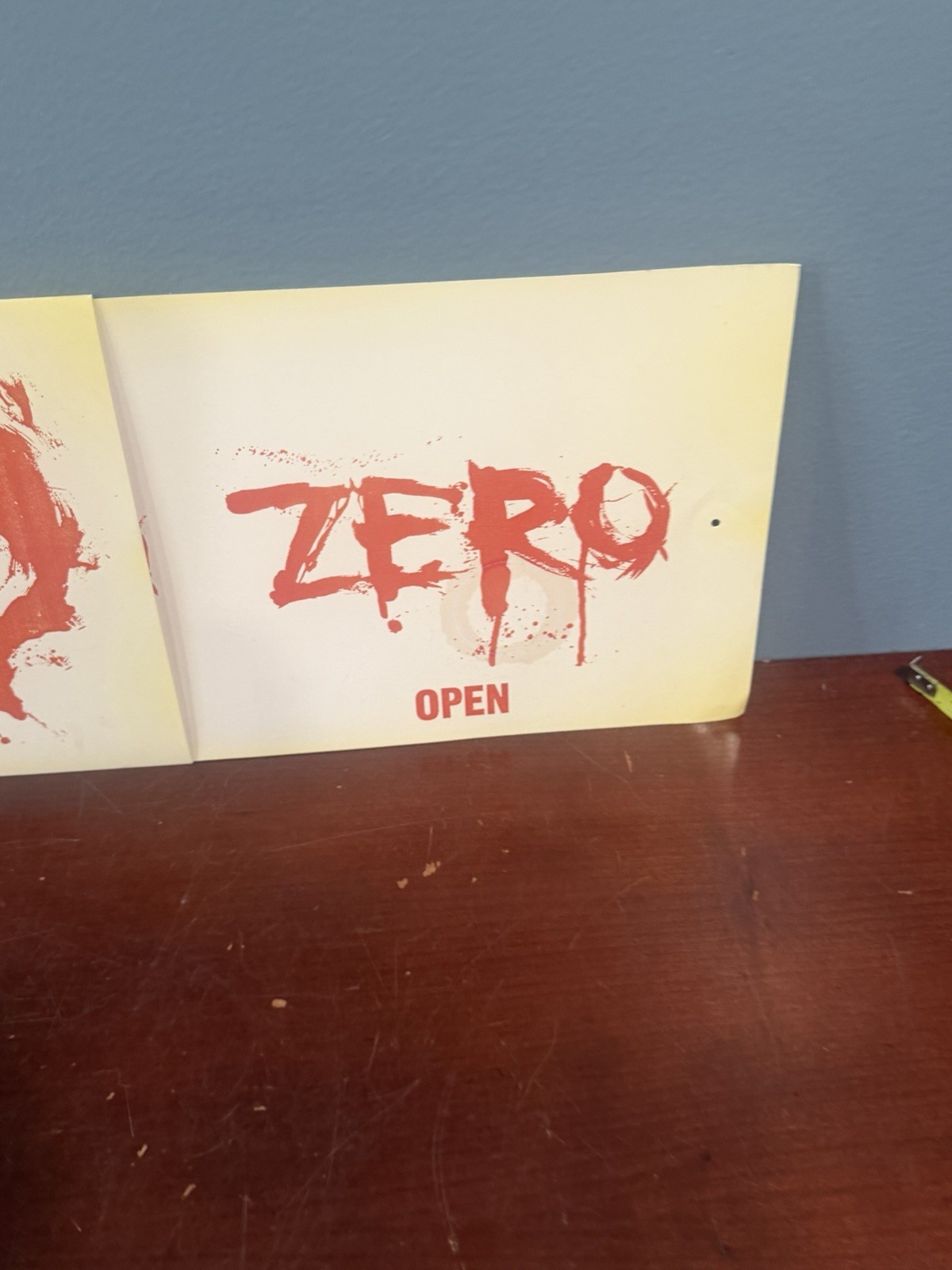 Zero Skateboard Hanging Plastic Open/Close 16 1/2×7 1/2”
