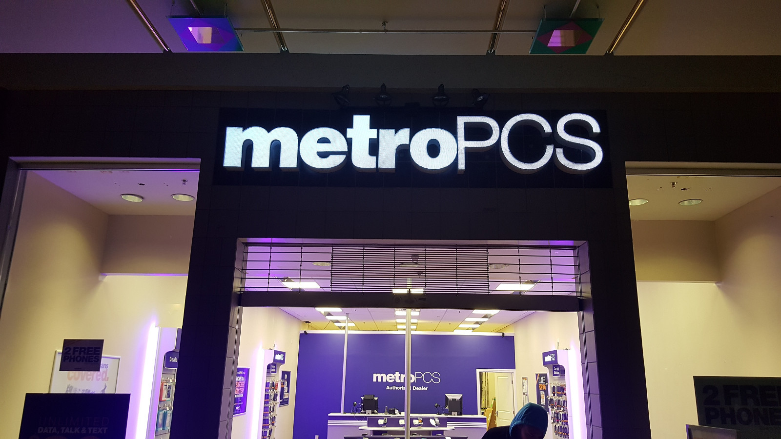 metro PCS sign letters