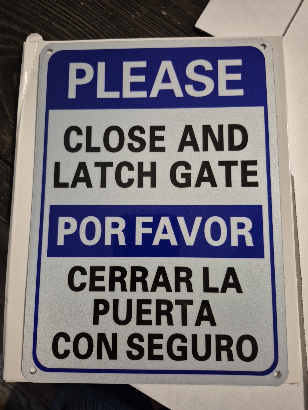 Blulu 2 Pcs “Please Close and Latch Gate” Sign 10″ X 7″ Aluminum English/Spanish