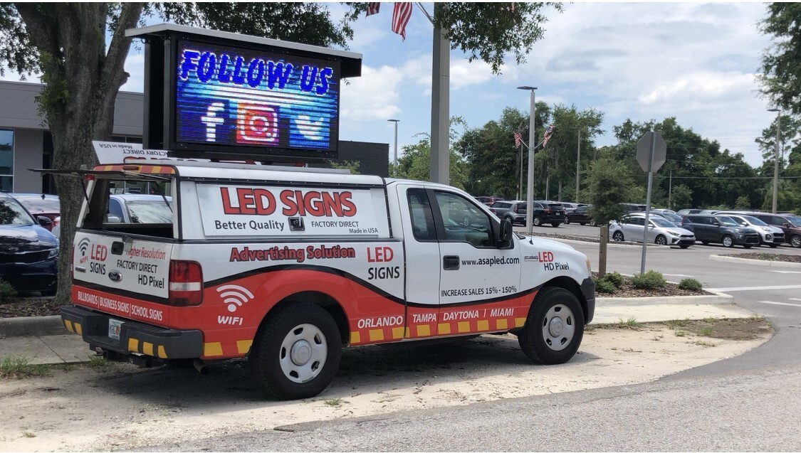 Full Color Programmable LED Sign Board on Trailer – 4′ High x 8′ Wide – USA Made
