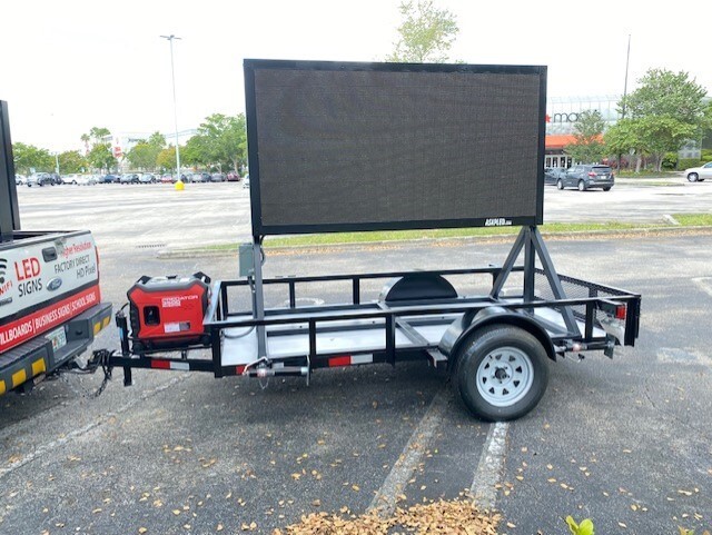 Full Color Programmable LED Sign Board on Trailer – 4′ High x 8′ Wide – USA Made