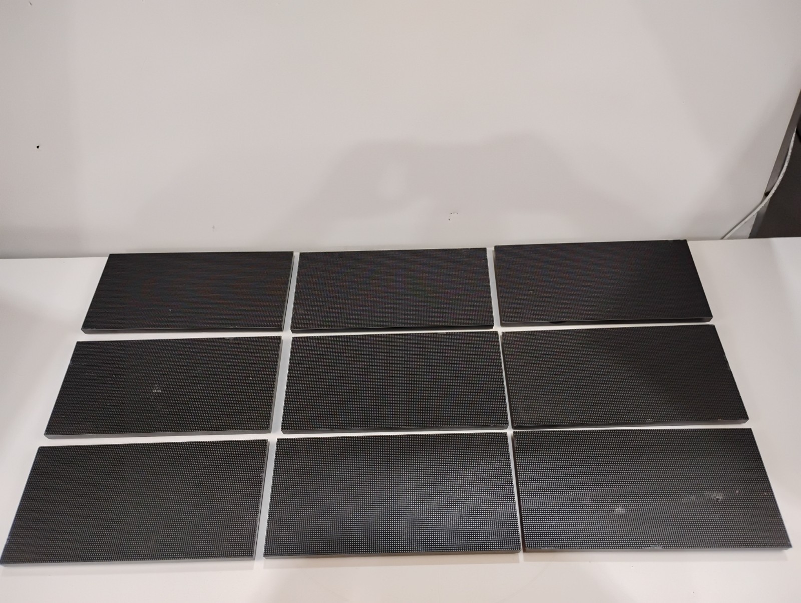 NO TARIFF FREE SHIP LOT OF 20 HIGH-PERFORMANCE INDOOR P2.5 LED DISPLAY MODULES.