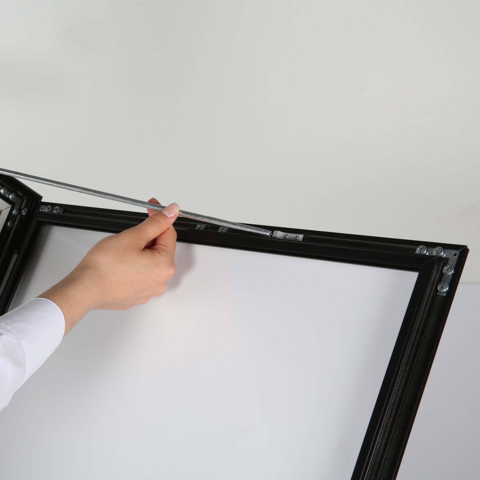 Aluminum Pedestal Poster Showboard 18×24 inch – Lockable Menu Holder Black
