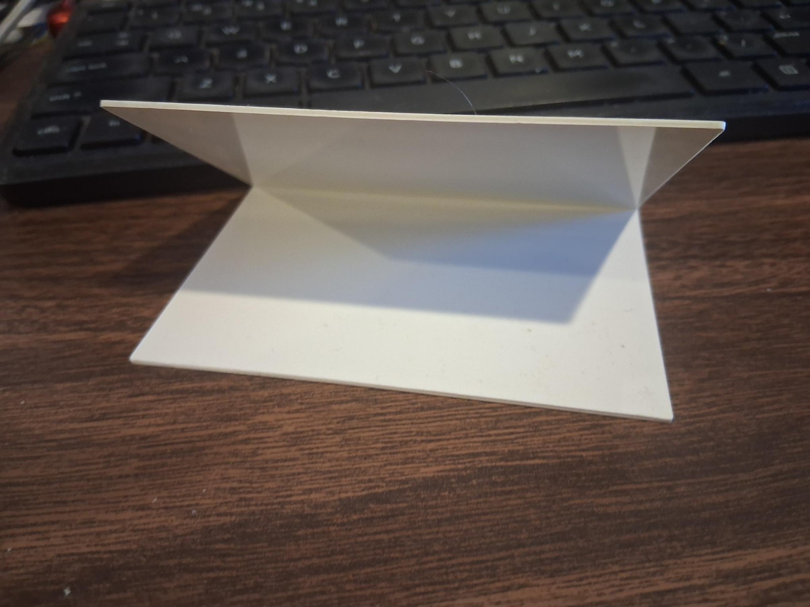 HOTEL/MOTEL NO SMOKING PLASTIC STAND UP ROOM SIGN ( SIX PER PACKAGE ) 4″ x 5″