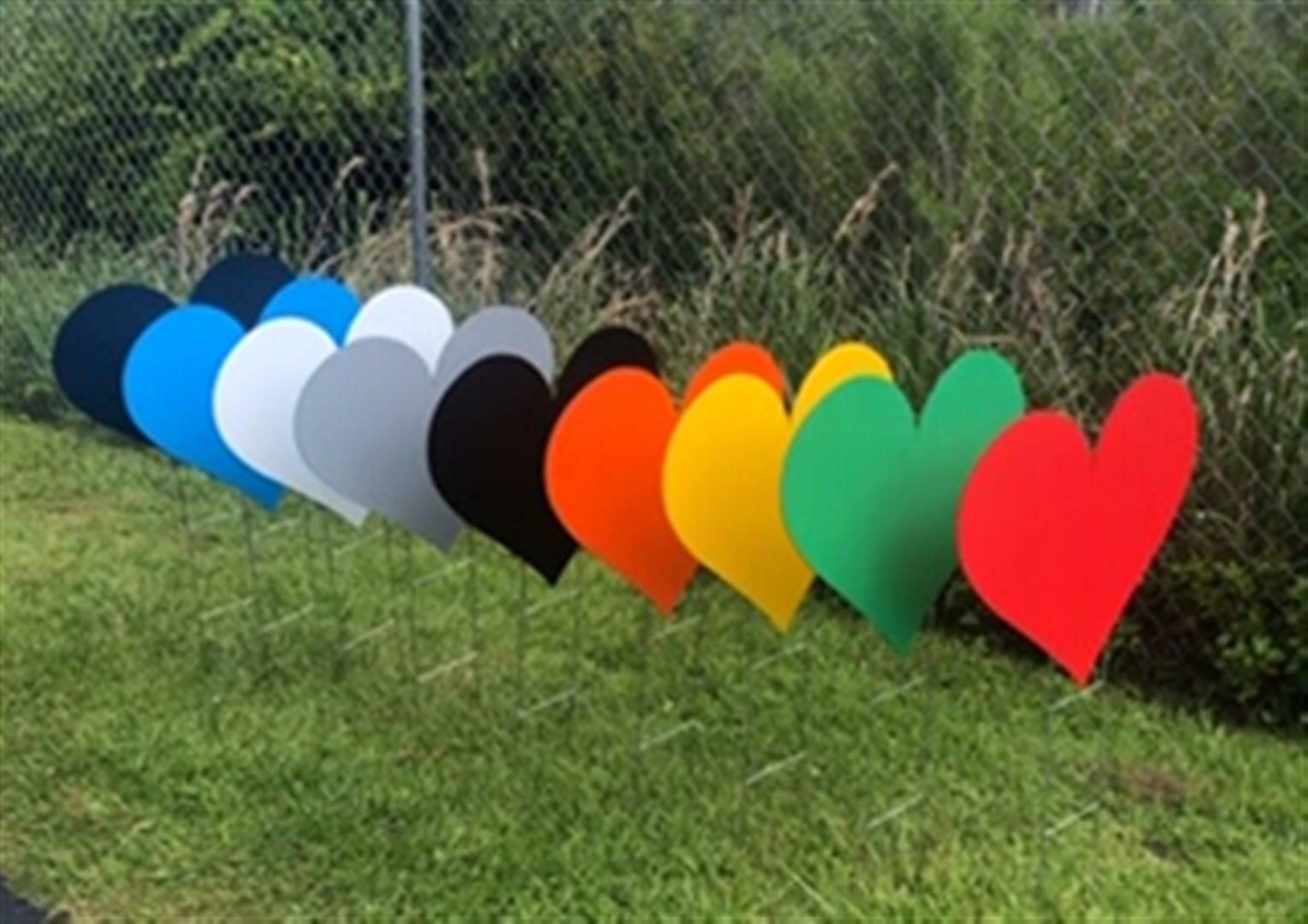 (10-Pack) Silver Heart-Shaped Corrugated Plastic – 4mm – 17.5″ x 23.875″