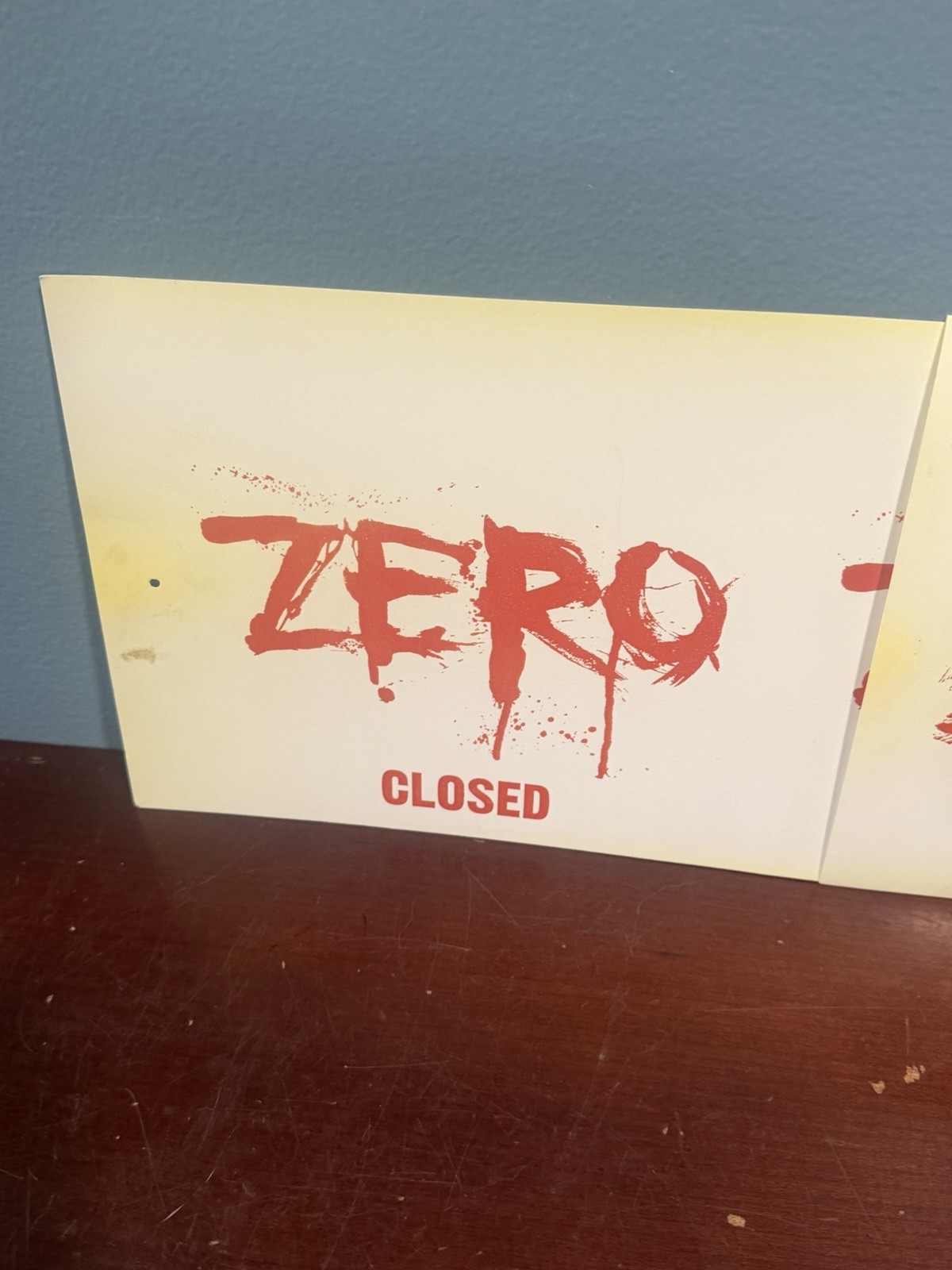 Zero Skateboard Hanging Plastic Open/Close 16 1/2×7 1/2”
