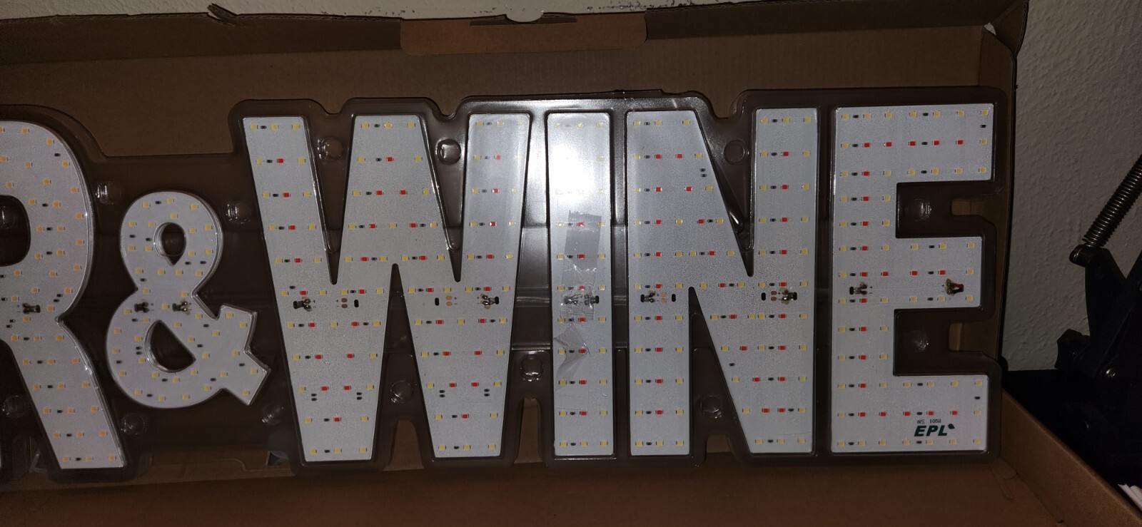 90x20x3.5CM SUPER BRIGHT Beer And Wine Business Sign in Red & White